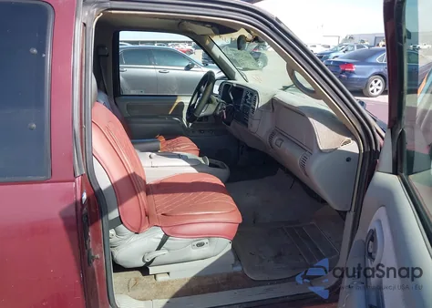 1998 Chevrolet C1500 Fleetside z USA, uszkodzony, nr VIN 2GCEC19R5W1151255